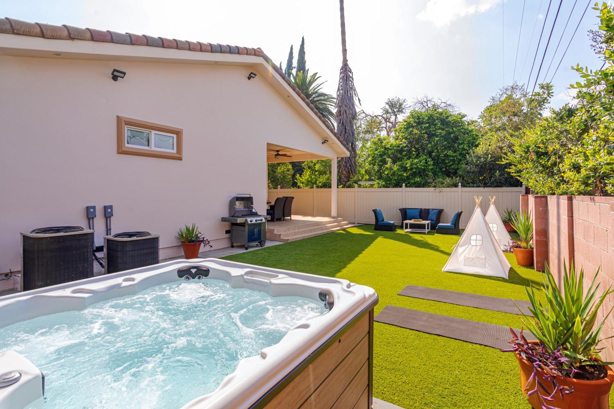 Hébergement de vacances Regal 4 Bed With Hot Tub Close To Universal Sleeps 15