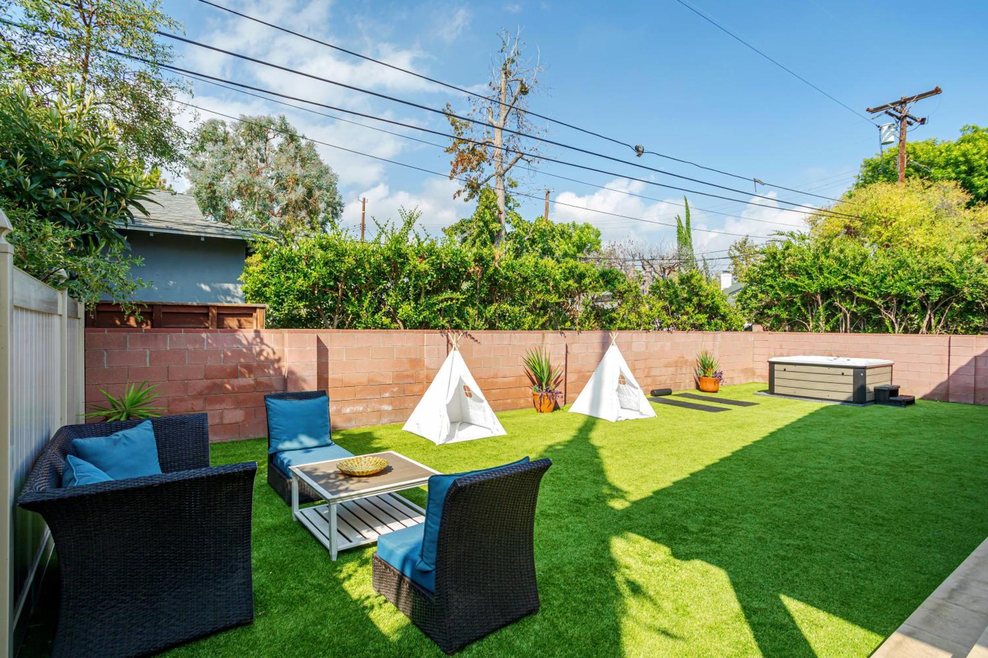 Regal 4 Bed With Hot Tub Close To Universal Sleeps 15 Hébergement de vacances Los Angeles