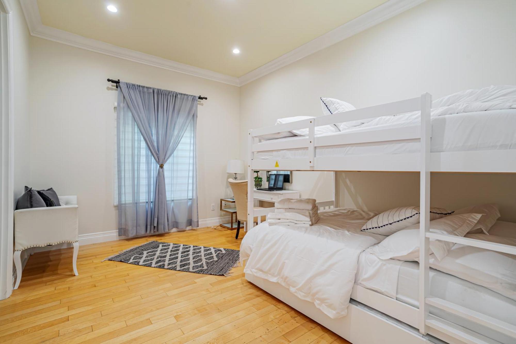 Regal 4 Bed With Hot Tub Close To Universal Sleeps 15 Hébergement de vacances *